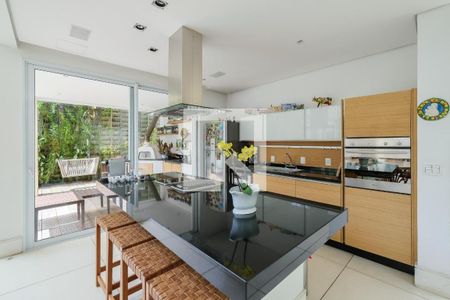 Casa à venda com 3 quartos, 480m² em Vila Madalena, São Paulo