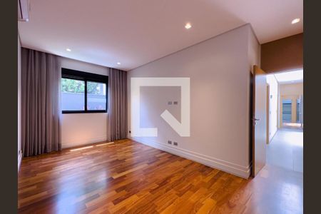 Casa à venda com 4 quartos, 700m² em Alphaville Residencial Um, Barueri