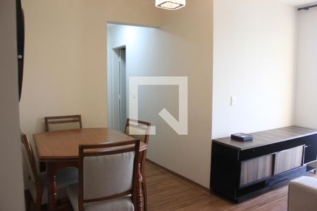 Sala de apartamento para alugar com 2 quartos, 55m² em Vila das Palmeiras, Guarulhos