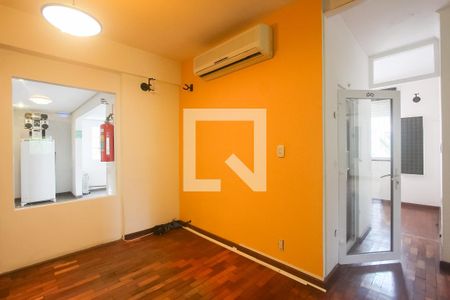 Sala de casa à venda com 3 quartos, 251m² em Auxiliadora, Porto Alegre