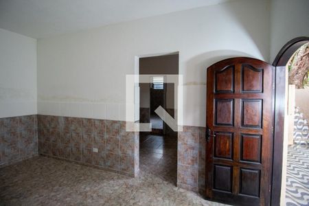 Sala de casa para alugar com 2 quartos, 75m² em Jardim das Oliveiras, São Paulo