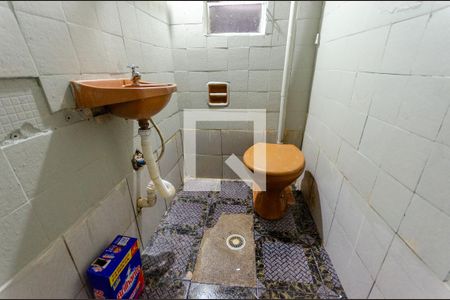 Banheiro de casa para alugar com 1 quarto, 18m² em Moinho Velho, São Paulo