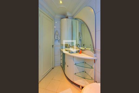 Apartamento à venda com 156m², 3 quartos e 2 vagas Apartamento à venda com 156m², 3 quartos e 2 vagasBanheiro da Suíte