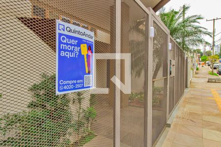 Apartamento à venda com 156m², 3 quartos e 2 vagas Apartamento à venda com 156m², 3 quartos e 2 vagasPlaquinha instalada na entrada