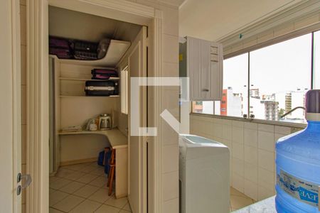 Apartamento à venda com 156m², 3 quartos e 2 vagas Apartamento à venda com 156m², 3 quartos e 2 vagasÁrea de Serviço