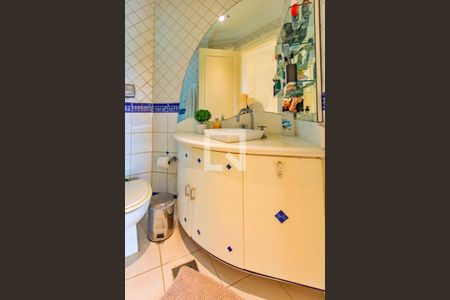 Apartamento à venda com 156m², 3 quartos e 2 vagas Apartamento à venda com 156m², 3 quartos e 2 vagasBanheiro Social