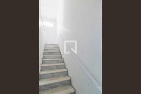 Escada de casa à venda com 3 quartos, 112m² em Vila Scarpelli, Santo André