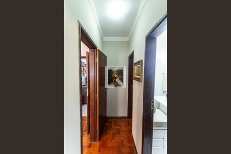 Corredor de apartamento à venda com 2 quartos, 80m² em Sagrada Família, Belo Horizonte