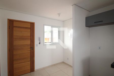 Sala/Cozinha e área de serviço de apartamento para alugar com 2 quartos, 35m² em Vila Granada, São Paulo