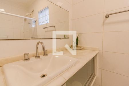 Banheiro de kitnet/studio para alugar com 1 quarto, 25m² em Centro, Florianópolis