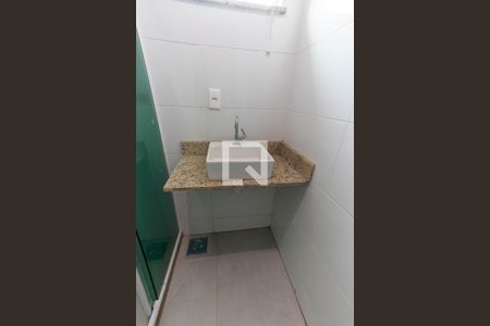 Banheiro de kitnet/studio para alugar com 1 quarto, 30m² em Engenho do Mato, Niterói