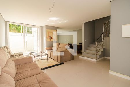 Sala de casa de condomínio à venda com 3 quartos, 169m² em Pedra Redonda, Porto Alegre