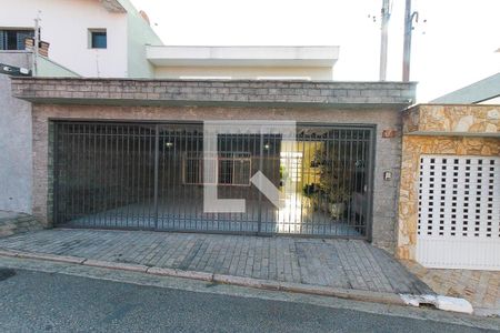 Casa para alugar com 183m², 3 quartos e 3 vagas Casa para alugar com 183m², 3 quartos e 3 vagasFachada
