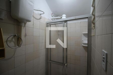 Banheiro de kitnet/studio para alugar com 1 quarto, 40m² em Vila do Castelo, São Paulo