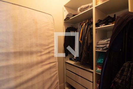 Closet da suíte de apartamento para alugar com 2 quartos, 96m² em República, São Paulo