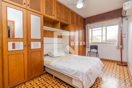 Quarto 1 de apartamento para alugar com 2 quartos, 67m² em Azenha, Porto Alegre