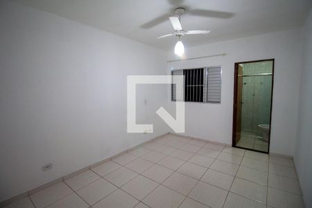 Quarto 1 de casa para alugar com 2 quartos, 90m² em Vila Carmosina, São Paulo