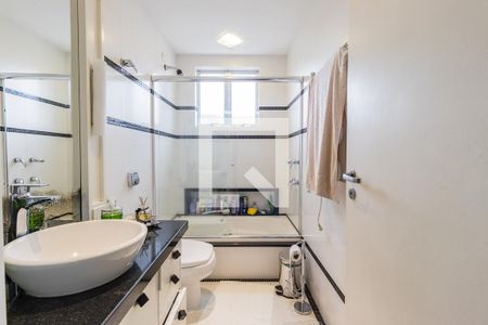 Banheiro da Suite de apartamento à venda com 3 quartos, 160m² em Petrópolis, Porto Alegre