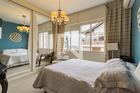 Dormitório de apartamento à venda com 3 quartos, 160m² em Petrópolis, Porto Alegre