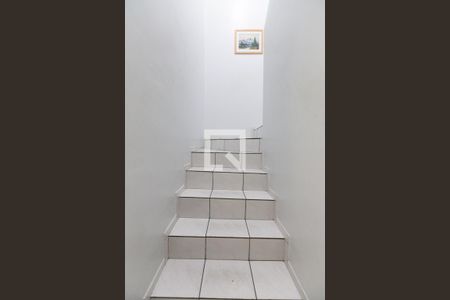 Escada / Quartos  de casa à venda com 2 quartos, 80m² em Jardim Lucinda, São Paulo