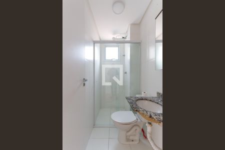 Banheiro de kitnet/studio para alugar com 1 quarto, 29m² em Vila Mazzei, São Paulo