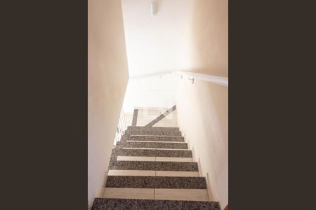 Escada de casa de condomínio para alugar com 2 quartos, 60m² em Jardim Cidade Pirituba, São Paulo