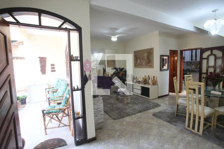 Sala de casa de condomínio à venda com 3 quartos, 180m² em Taquara, Rio de Janeiro