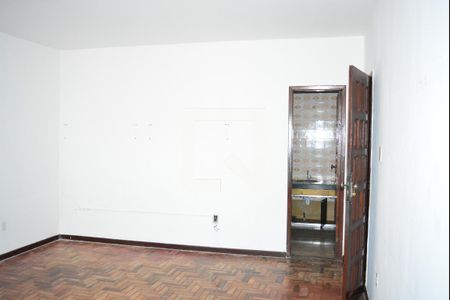 Quarto 1 com banheiro de casa para alugar com 2 quartos, 185m² em Caminho das Árvores, Salvador