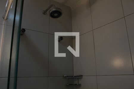 Banheiro de kitnet/studio para alugar com 1 quarto, 49m² em Caminho das Árvores, Salvador