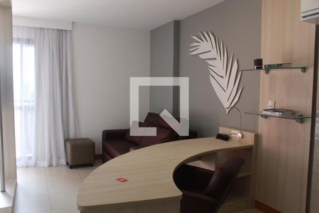 Sala de kitnet/studio para alugar com 1 quarto, 49m² em Caminho das Árvores, Salvador