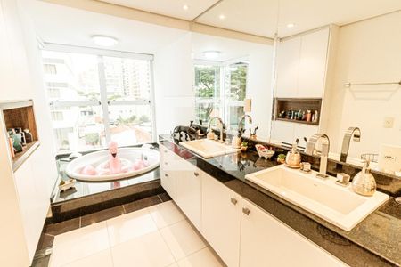 Apartamento à venda com 180m², 4 quartos e 3 vagas Apartamento à venda com 180m², 4 quartos e 3 vagasBanheiro 2