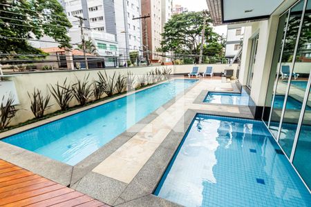 Apartamento à venda com 180m², 4 quartos e 3 vagas Apartamento à venda com 180m², 4 quartos e 3 vagasÁrea comum - Piscina