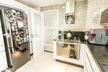 Apartamento à venda com 180m², 4 quartos e 3 vagas Apartamento à venda com 180m², 4 quartos e 3 vagasCozinha