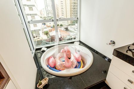Apartamento à venda com 180m², 4 quartos e 3 vagas Apartamento à venda com 180m², 4 quartos e 3 vagasBanheiro 2