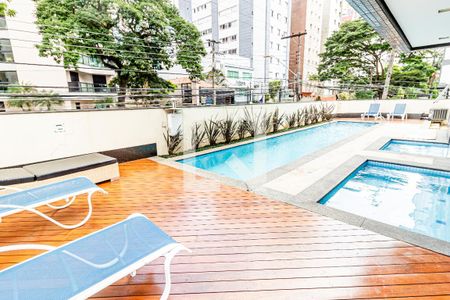 Apartamento à venda com 180m², 4 quartos e 3 vagas Apartamento à venda com 180m², 4 quartos e 3 vagasÁrea comum - Piscina