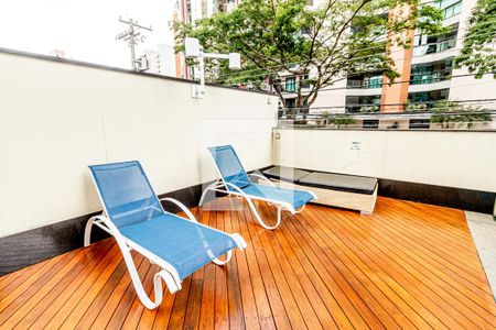 Apartamento à venda com 180m², 4 quartos e 3 vagas Apartamento à venda com 180m², 4 quartos e 3 vagasÁrea comum - Piscina