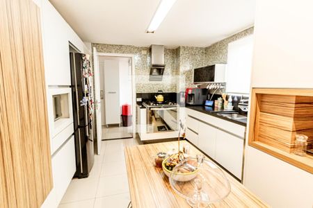 Apartamento à venda com 180m², 4 quartos e 3 vagas Apartamento à venda com 180m², 4 quartos e 3 vagasCozinha