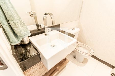 Apartamento à venda com 180m², 4 quartos e 3 vagas Apartamento à venda com 180m², 4 quartos e 3 vagasBanheiro 1