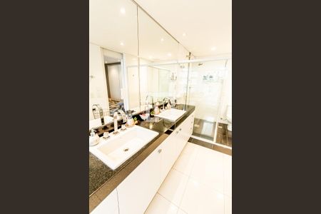 Apartamento à venda com 180m², 4 quartos e 3 vagas Apartamento à venda com 180m², 4 quartos e 3 vagasBanheiro 2