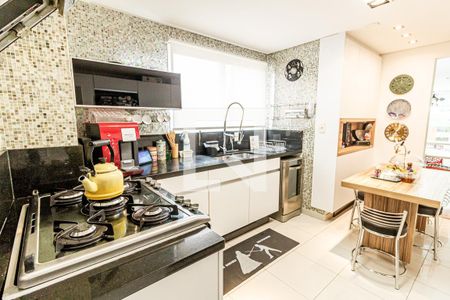 Apartamento à venda com 180m², 4 quartos e 3 vagas Apartamento à venda com 180m², 4 quartos e 3 vagasCozinha