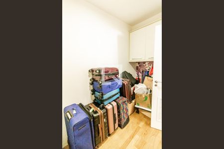 Apartamento à venda com 180m², 4 quartos e 3 vagas Apartamento à venda com 180m², 4 quartos e 3 vagasQuarto de Serviço