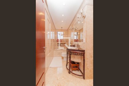 Apartamento à venda com 300m², 3 quartos e 5 vagas Apartamento à venda com 300m², 3 quartos e 5 vagasBanheiro 2