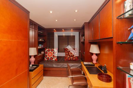 Apartamento à venda com 300m², 3 quartos e 5 vagas Apartamento à venda com 300m², 3 quartos e 5 vagasQuarto 3