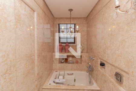 Apartamento à venda com 300m², 3 quartos e 5 vagas Apartamento à venda com 300m², 3 quartos e 5 vagasBanheiro 2