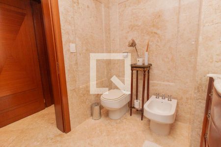 Apartamento à venda com 300m², 3 quartos e 5 vagas Apartamento à venda com 300m², 3 quartos e 5 vagasBanheiro da Suíte