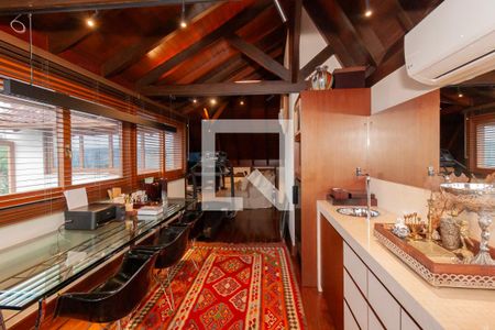 Apartamento à venda com 300m², 3 quartos e 5 vagas Apartamento à venda com 300m², 3 quartos e 5 vagasEscritório