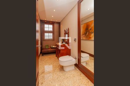 Apartamento à venda com 300m², 3 quartos e 5 vagas Apartamento à venda com 300m², 3 quartos e 5 vagasBanheiro Social