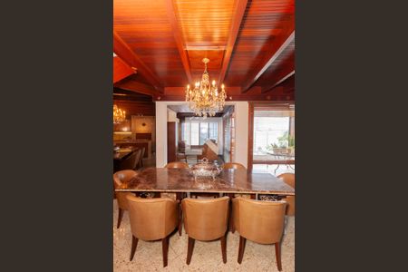 Apartamento à venda com 300m², 3 quartos e 5 vagas Apartamento à venda com 300m², 3 quartos e 5 vagasSala de Jantar