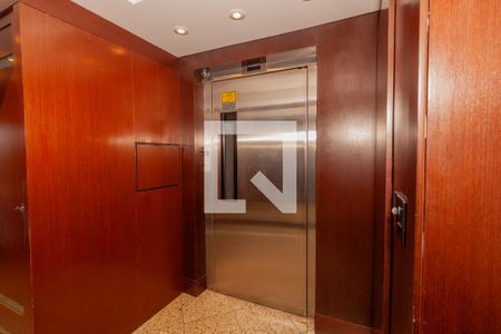 Apartamento à venda com 300m², 3 quartos e 5 vagas Apartamento à venda com 300m², 3 quartos e 5 vagasHall de entrada