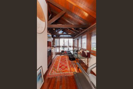 Apartamento à venda com 300m², 3 quartos e 5 vagas Apartamento à venda com 300m², 3 quartos e 5 vagasEscritório